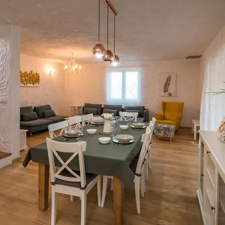 Vakantiehuis House 4770-1 For 8 Pers. In Vrbnik (Primorje-Gorski Kotar)