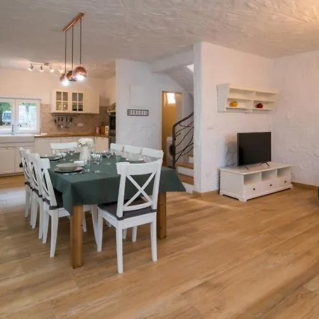 House 4770-1 For 8 Pers. In Holiday home Vrbnik (Primorje-Gorski Kotar)