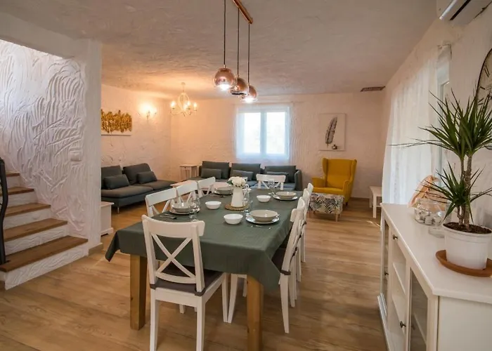 Prázdninový dům House 4770-1 For 8 Pers. In Vrbnik (Primorje-Gorski Kotar)