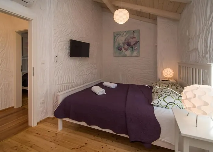 House 4770-1 For 8 Pers. In Nyaraló