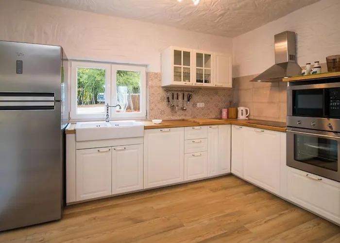 House 4770-1 For 8 Pers. In Nyaraló